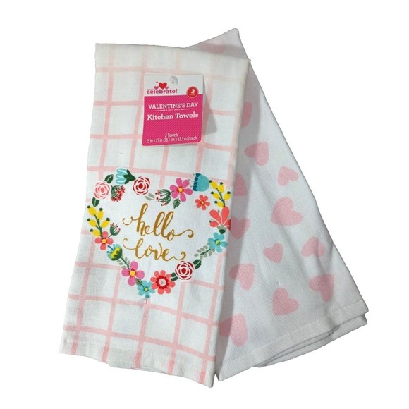 Valentine's Day Hello Love Kitchen Towels Floral Wreath Pink Hearts Cotton 2-Pc - Picture 1 of 3